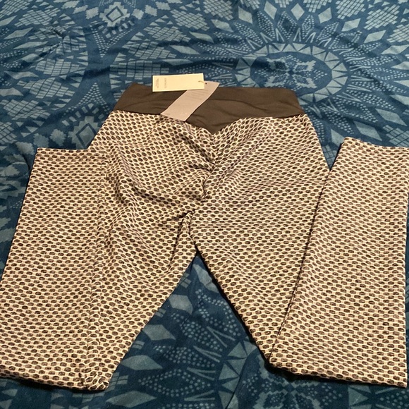 NWT CONTINENTS TRENDY LEGGINGS - Picture 1 of 5